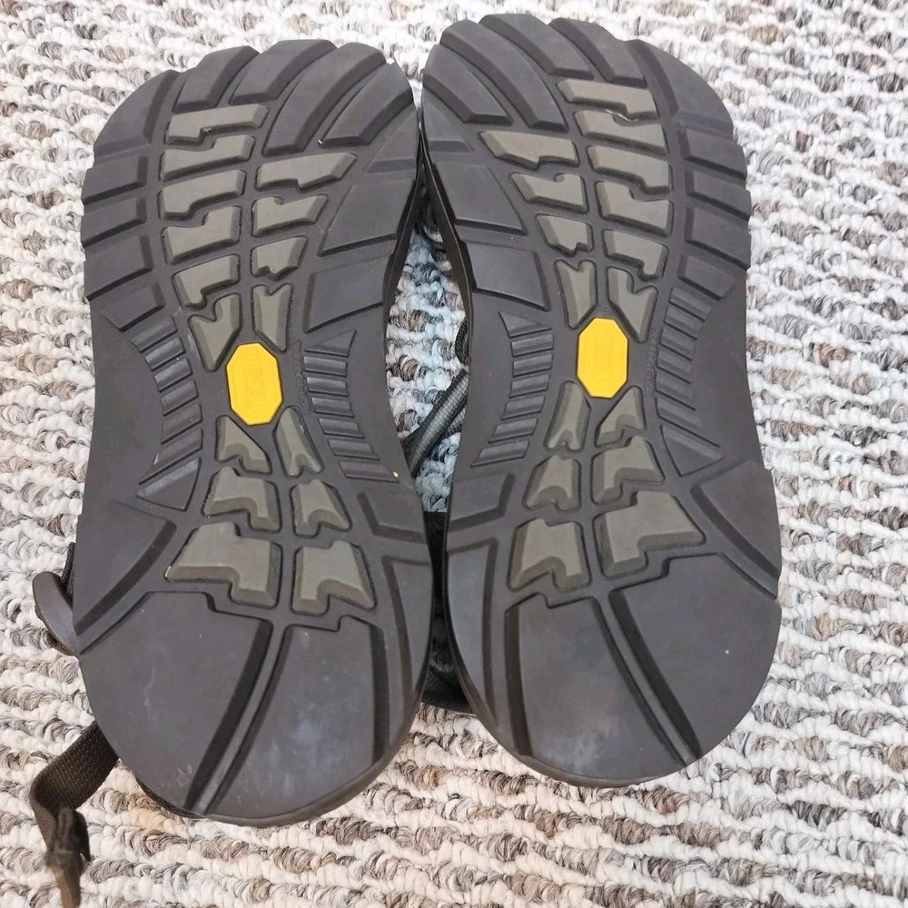 Chaco Cloud Sandals Athletic Hiking Sandals Toe Loop Brown